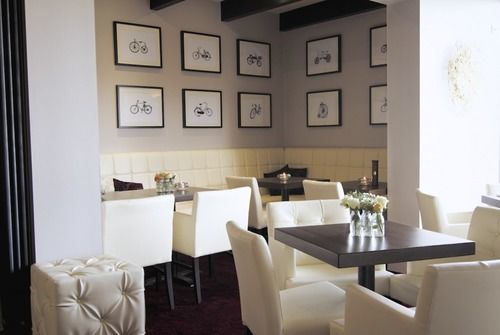 Tiek Superior Hotel